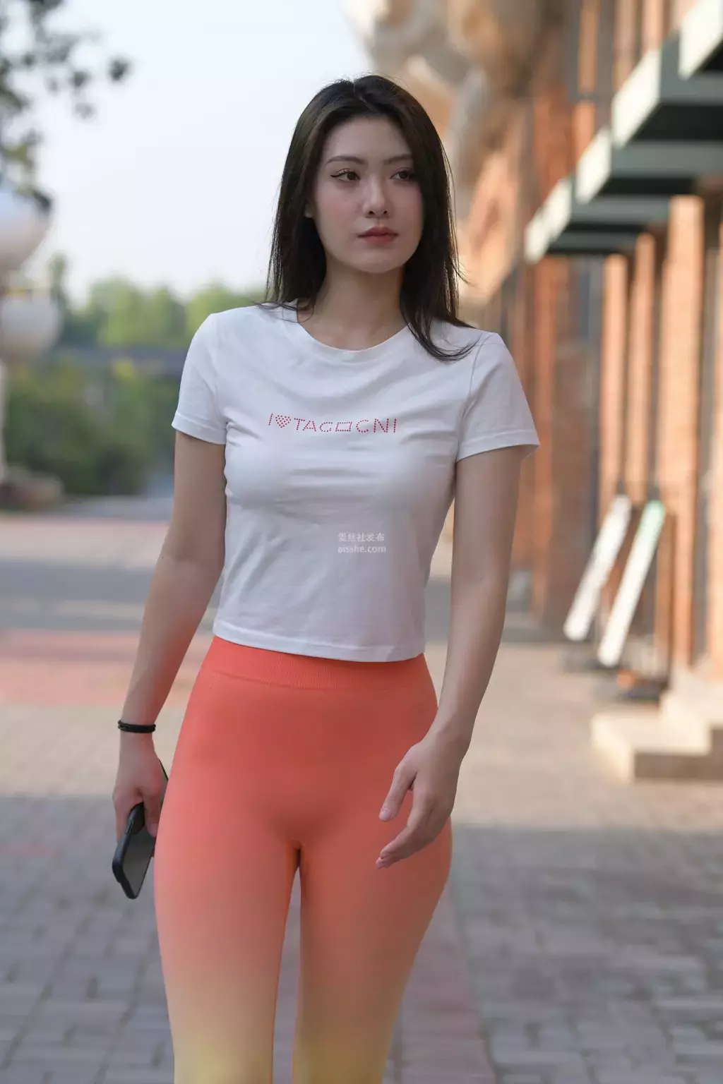 精选街拍作品 NO.1971 红色瑜伽裤美女2 街拍超短裤-丽图社