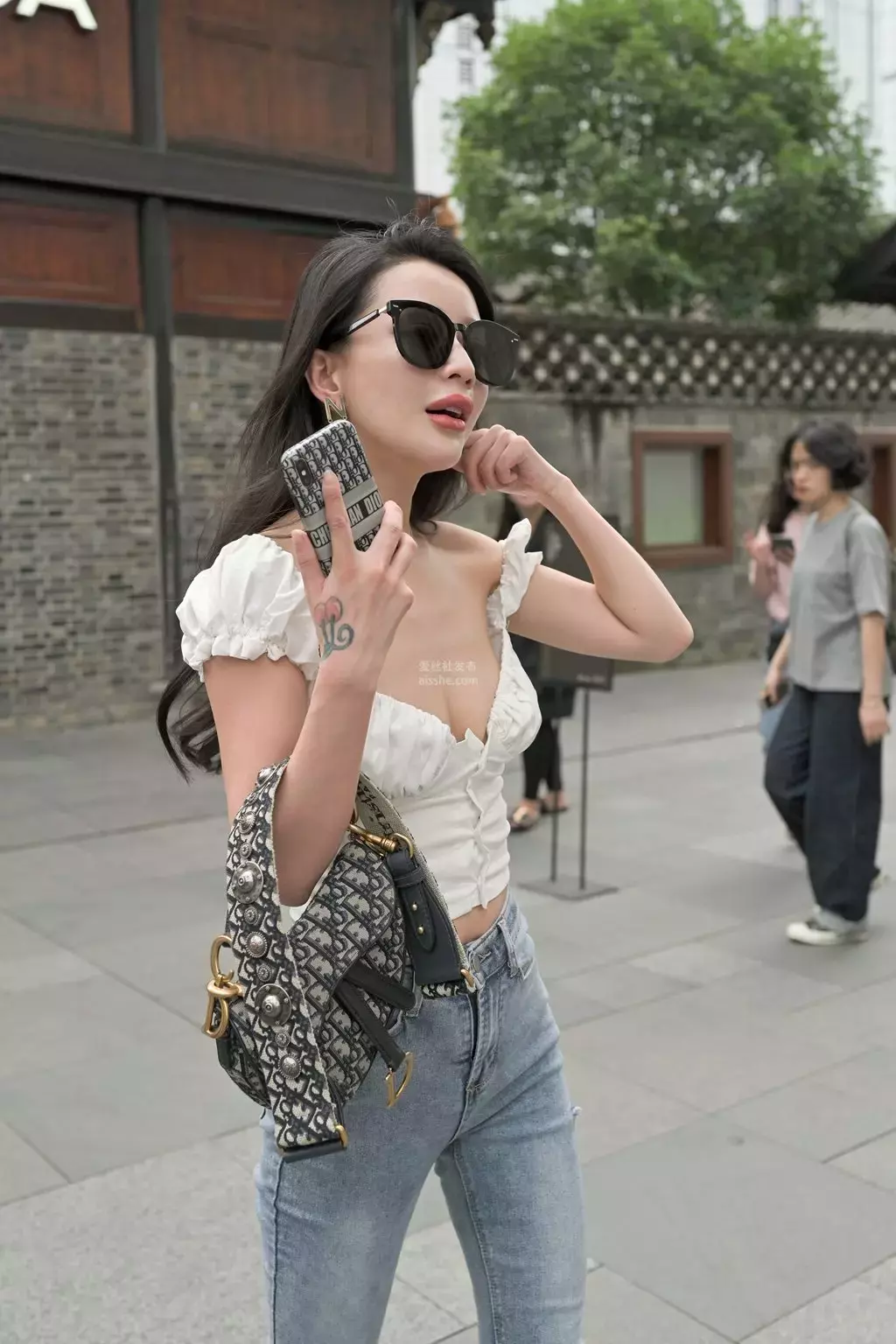 精选街拍作品 NO.1475 漂亮的牛仔裤美女 街拍夏夏-丽图社