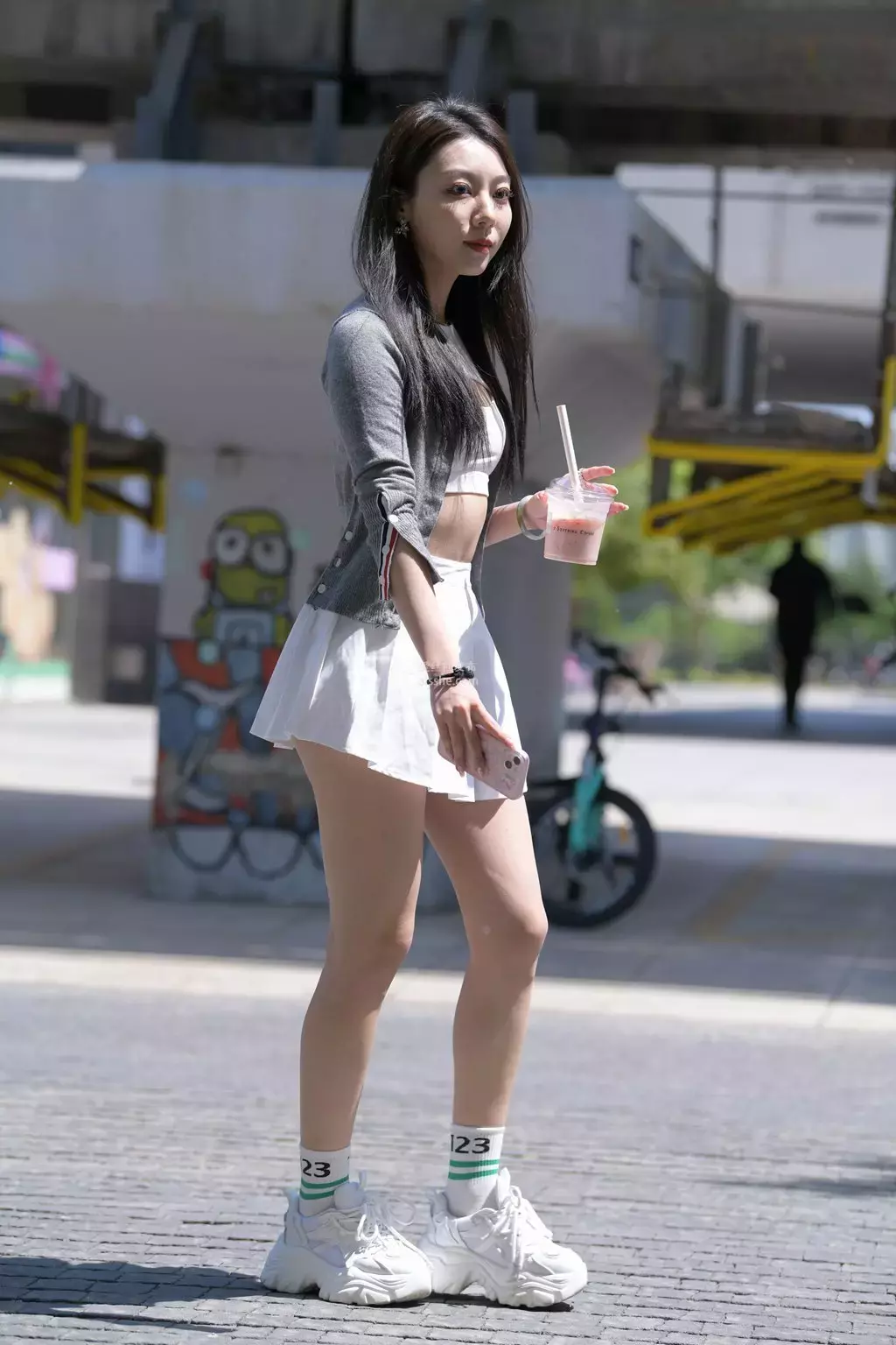 精选街拍作品 NO.2171 手心里的太阳5 街拍性感亚洲美女图片-丽图社