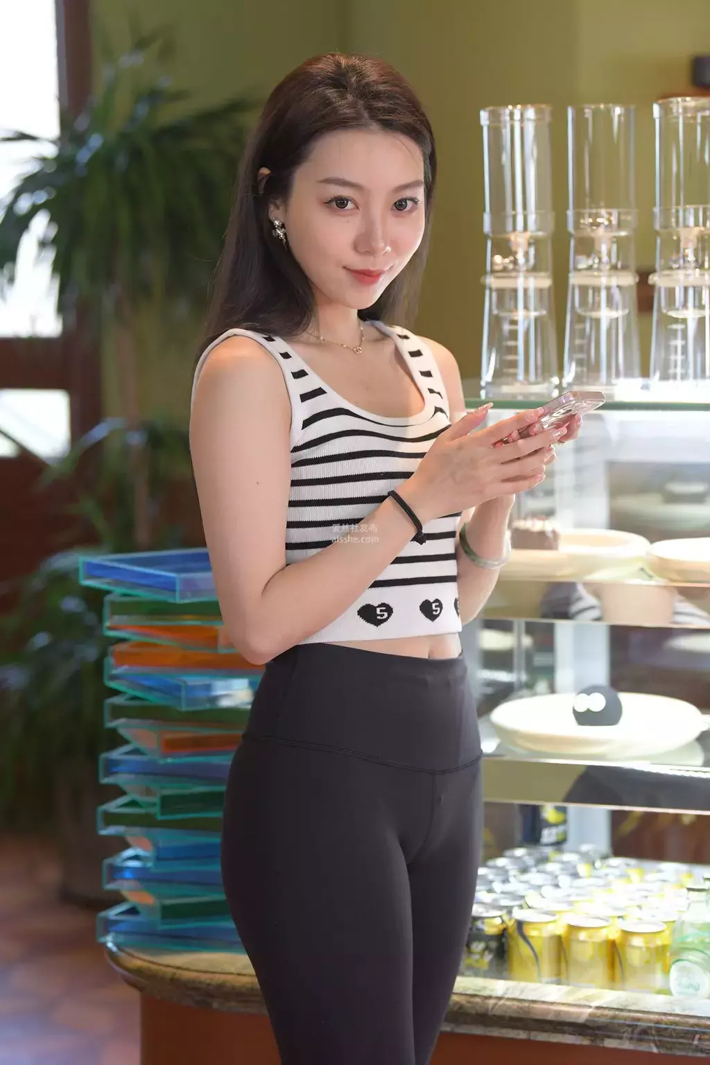 精选街拍作品 NO.1825 眉梢3 街拍超短裤-丽图社