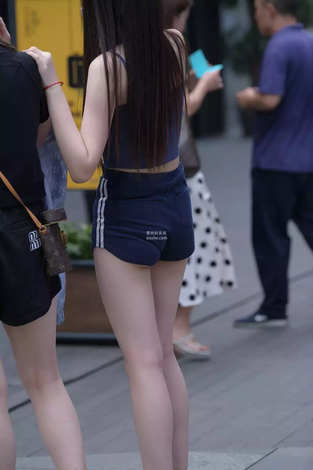 精选街拍作品 NO.2402 甜美可爱休闲装 爱上辣妈紧身牛仔裤-丽图社