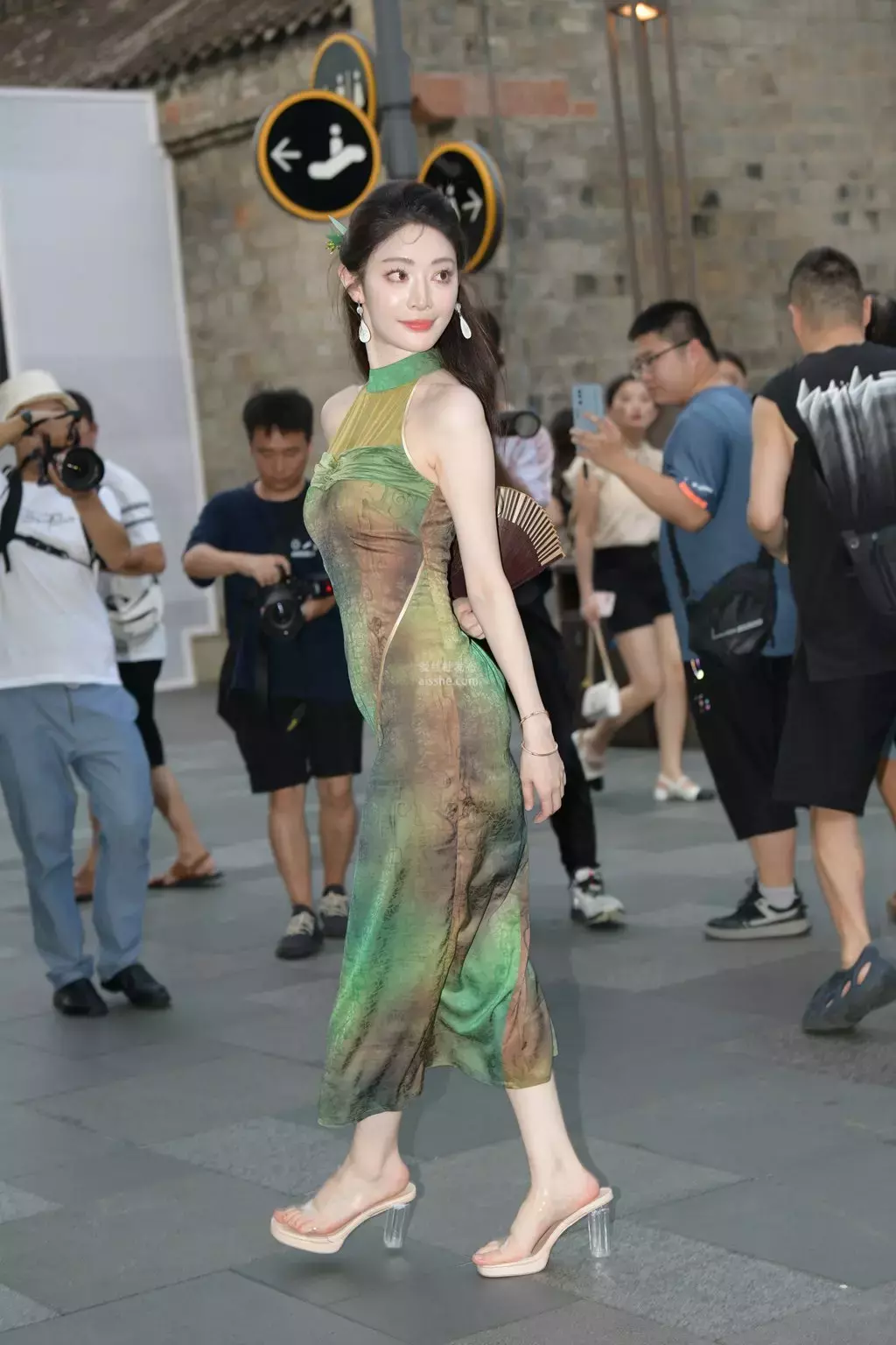 精选街拍作品 NO.2331 复古裙女神1 街拍跟屁虫-丽图社