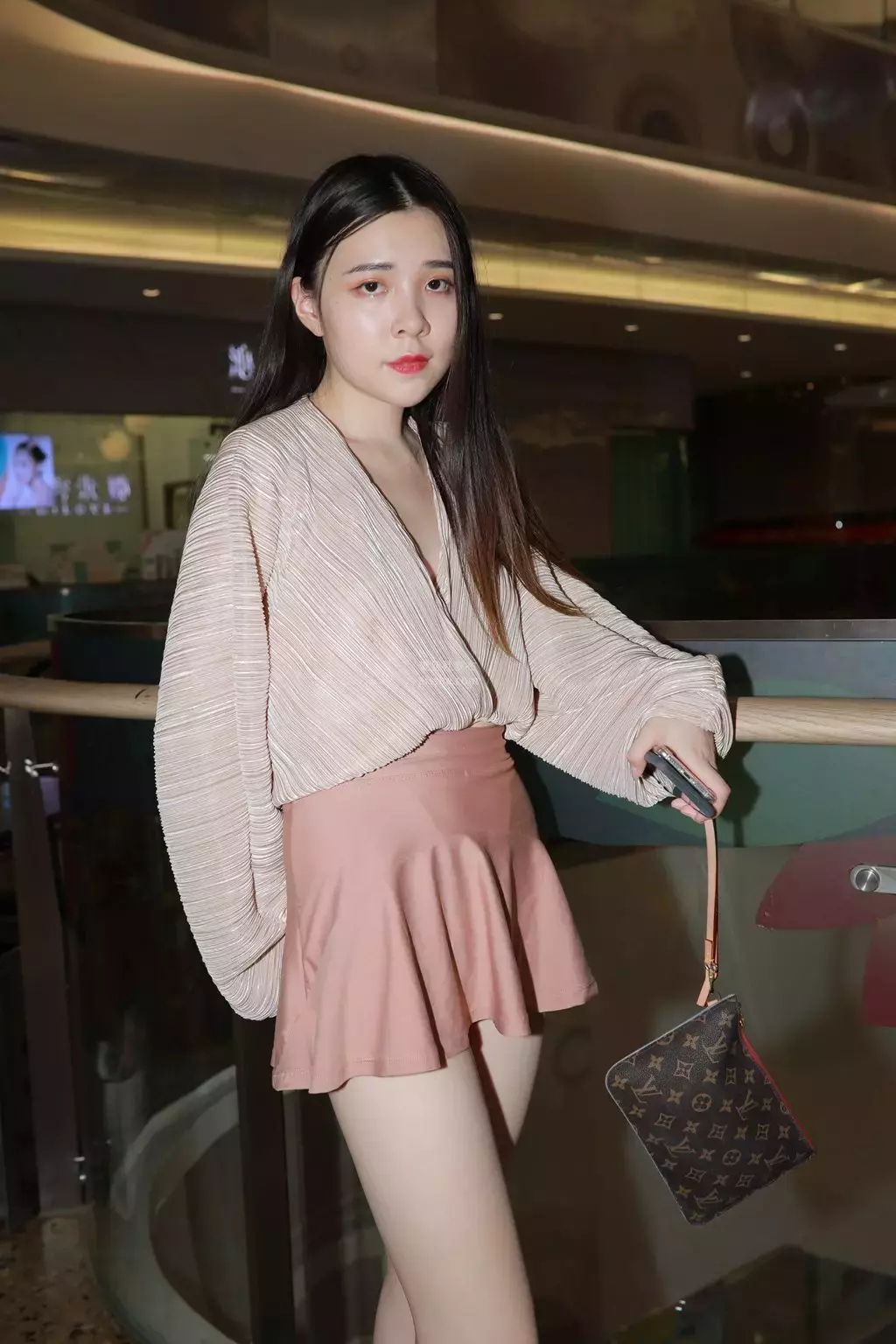 魔镜街拍 NO.167 可爱的粉色短裙小姐姐 街拍女神-丽图社