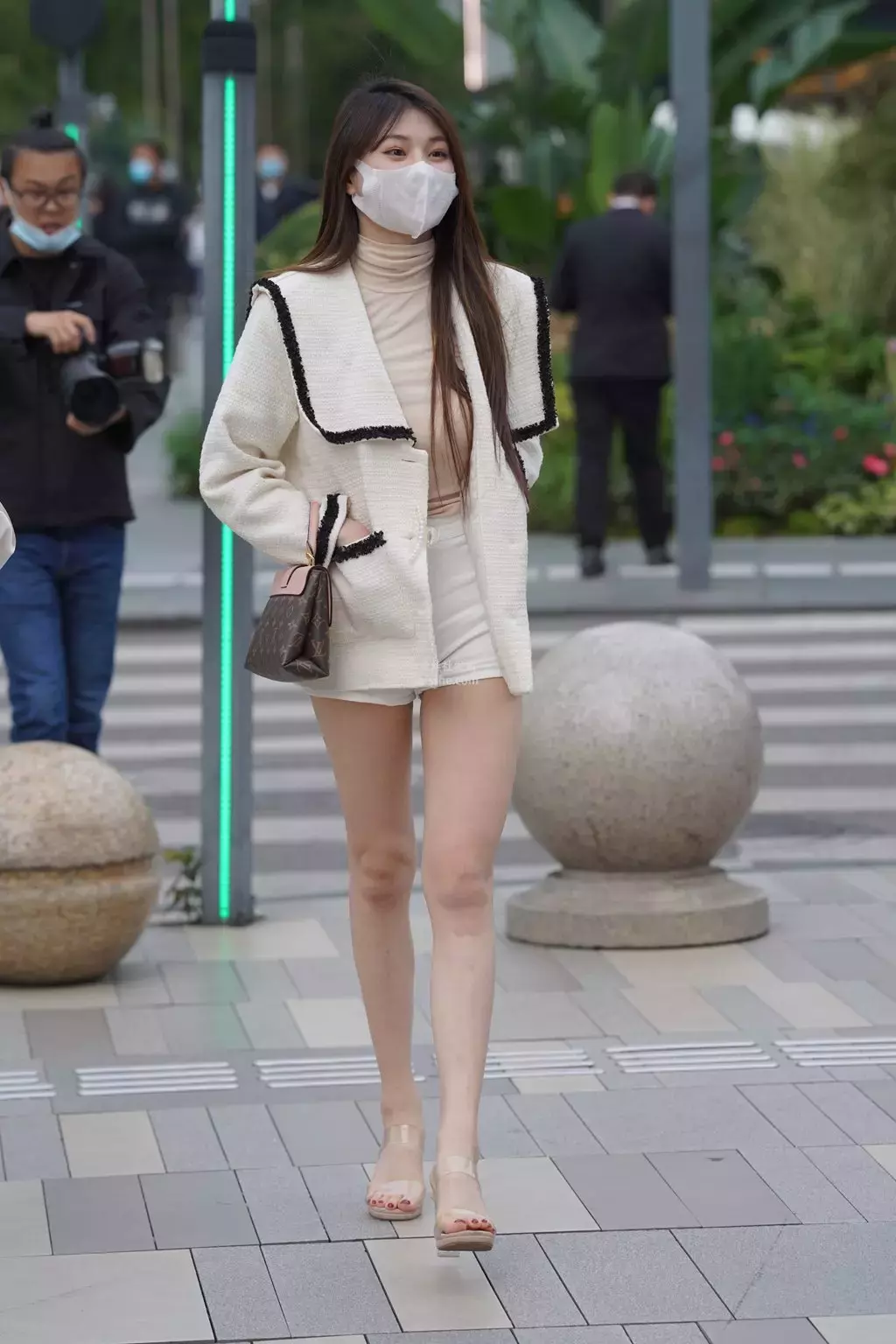 精选街拍作品 NO.1520 热裤美腿小姐姐1 街拍美女三里屯最火-丽图社