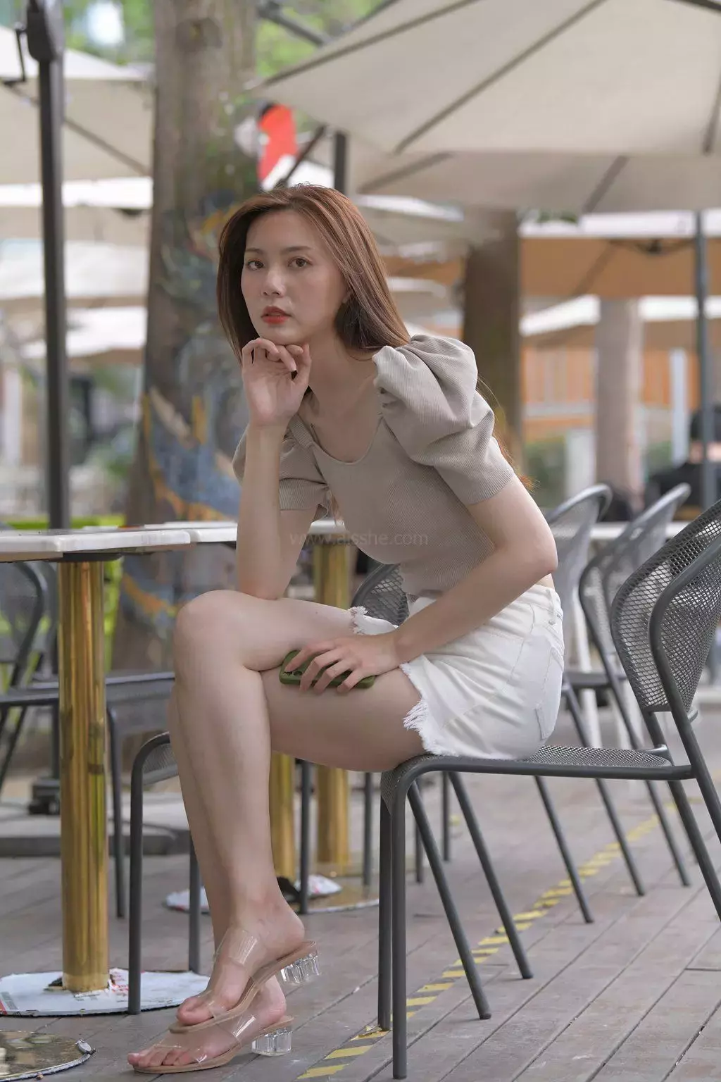 精选街拍作品 NO.1255 超短白裙长腿迷人少父3 街拍 英文 街拍图片-丽图社