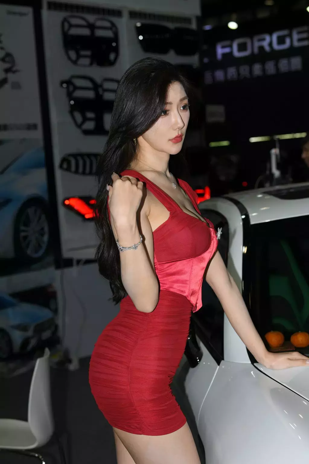 精选街拍作品 NO.2507 靓丽红裙 街拍美脚 街拍图姐-丽图社