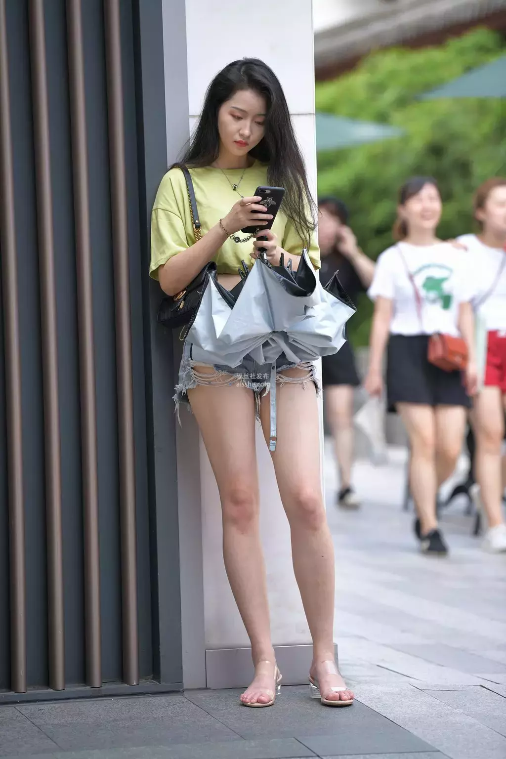 精选街拍作品 NO.1932 热裤大白腿小姐姐 街拍长腿丝袜高跟美女写真集-丽图社