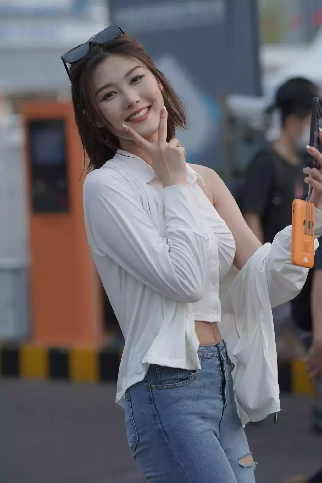 精选街拍作品 NO.2186 开朗甜美时尚 被成都太古里街拍惊艳了-丽图社