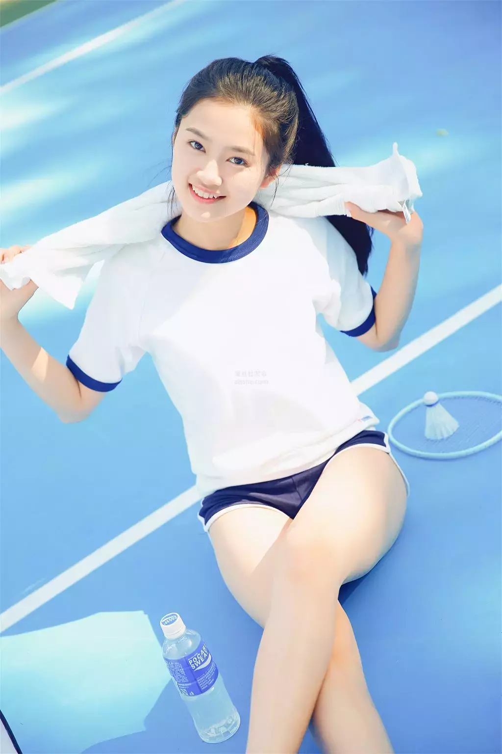 [YALAYI雅拉伊] 2023.11.06 NO.1093 彩虹女生 清新熟女写真图 美女写真图-丽图社