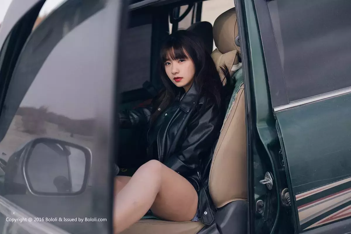 [Kimoe激萌文化]2016-12-13 KIM010 周闻 球球沙漠机车女 时尚美女写真壁纸图片照片-丽图社