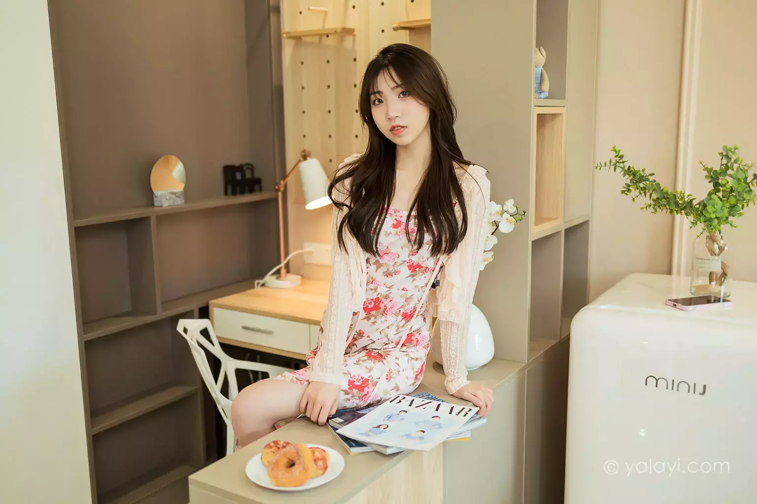 [YALAYI雅拉伊] 2021.05.26 No.799 下午茶 小乔 清纯时尚美女写真拍摄-丽图社