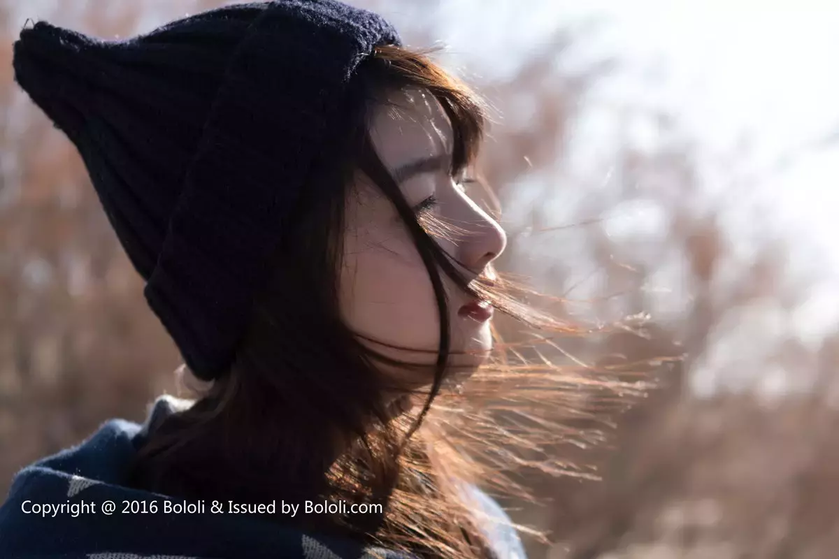 [Kimoe激萌文化]2016-12-29 KIM014 周闻球球穿毛衣变身小可爱沙漠之旅 清纯美女图片高清图集-丽图社