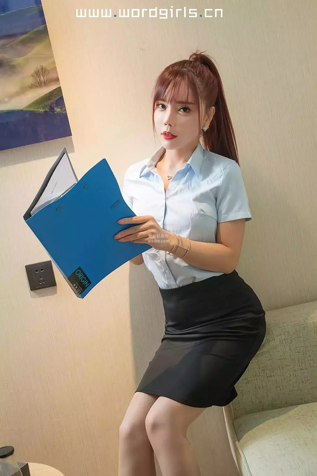 [TouTiao头条女神] No.S021 茶水间的OL女士VIP版艾小青 长裙比基尼风美女写真-丽图社