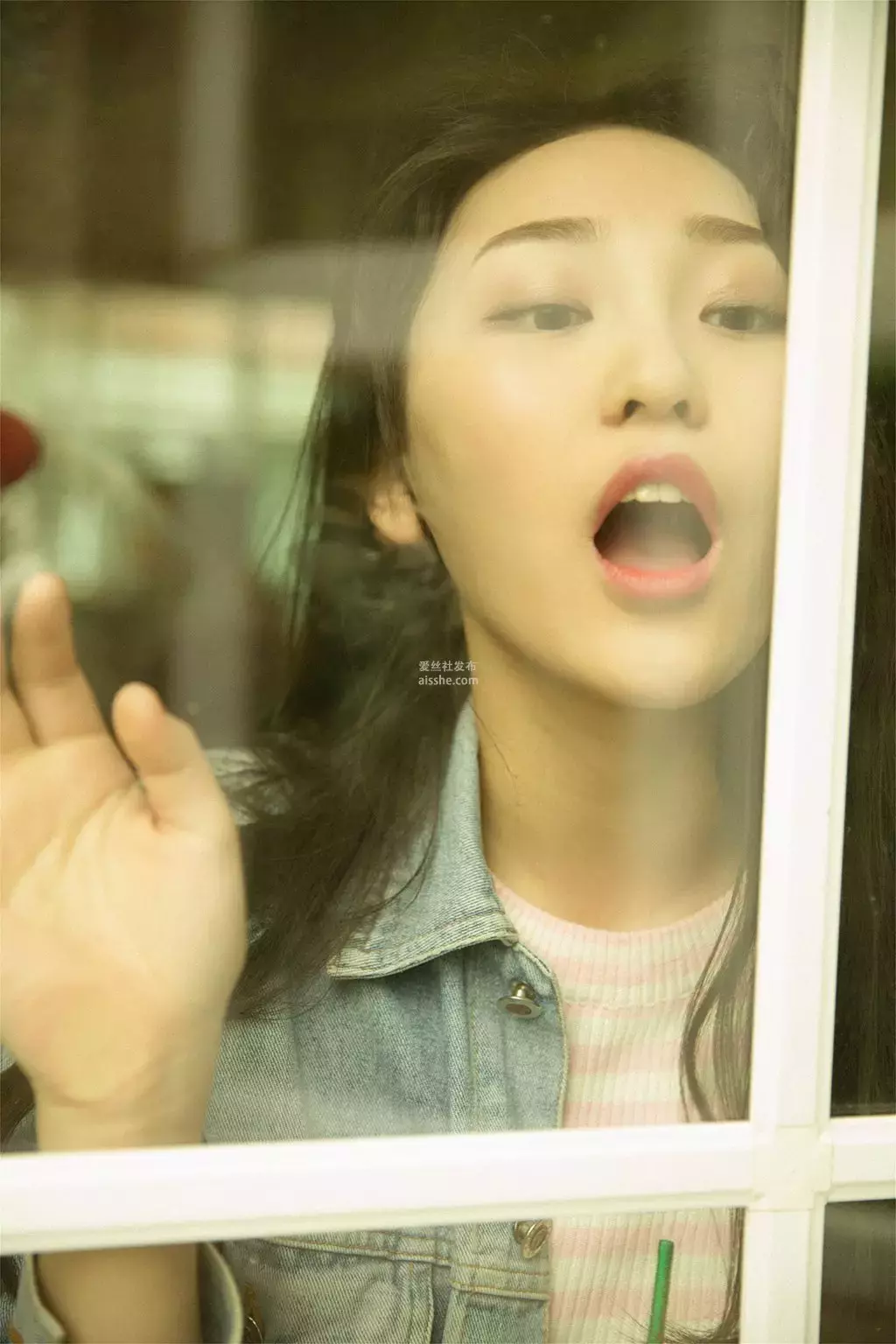 [YALAYI雅拉伊] 2023.12.18 NO.1086 衣帽间 男生喜欢的氛围感写真!-丽图社