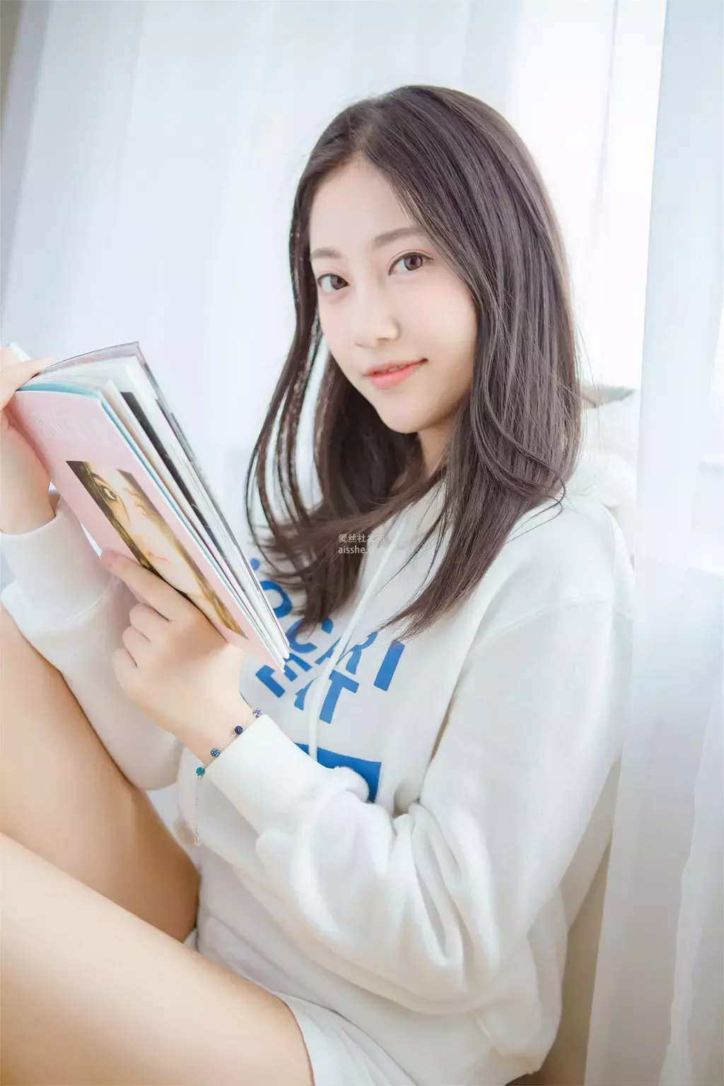 [YALAYI雅拉伊] 2022.10.14 No.975 微甜的梦 高清4K全面屏手机壁纸-丽图社