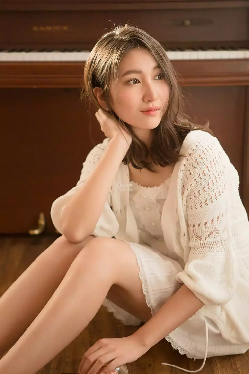 [YALAYI雅拉伊] 2023.09.06 NO.1063 亲吻阳光 美女模特性感写真图片-丽图社