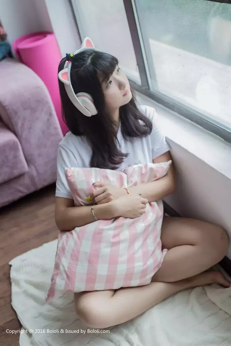 [Kimoe激萌文化]2016.10.20 KIM006 球球喵耳机-周闻 美女写真免费素材-丽图社