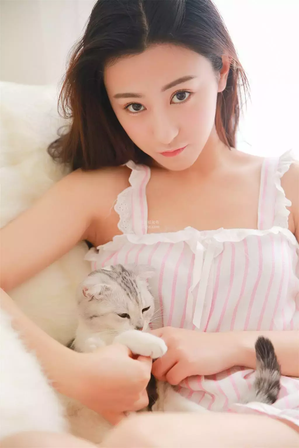 [YALAYI雅拉伊] 2023.12.05 No.1099 她的猫 容貌精致 大长腿撩人-丽图社