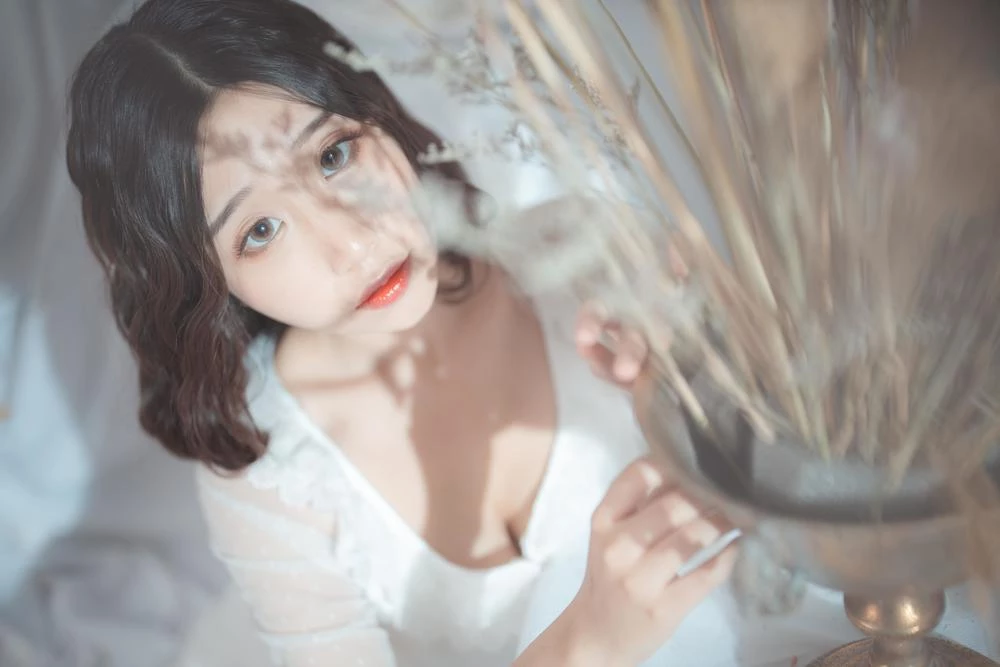 No.018-白丝 [11P] 气质美女妩媚写真-丽图社