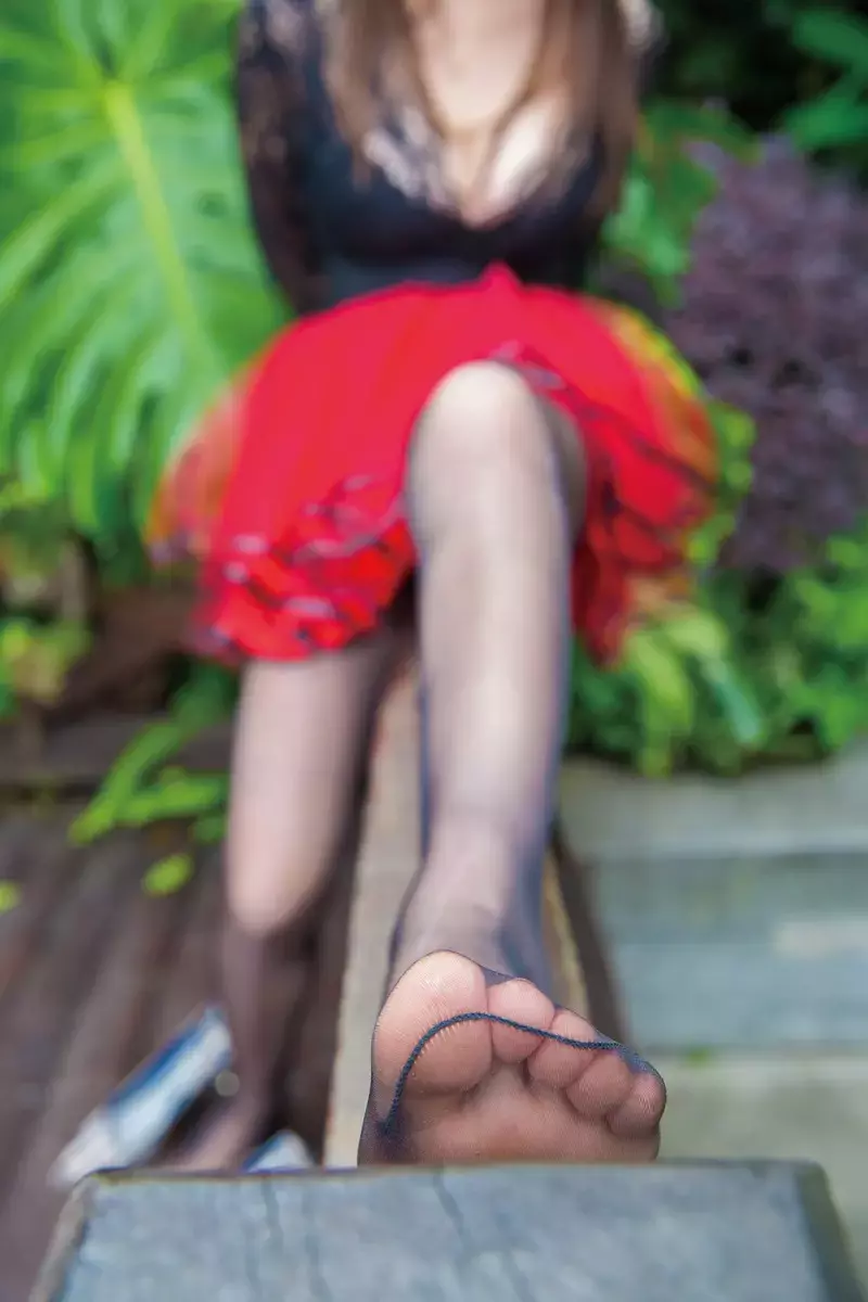 [LISS丽丝] NO.028《黑丝洛丽塔》 美少女高清时尚写真图集-丽图社