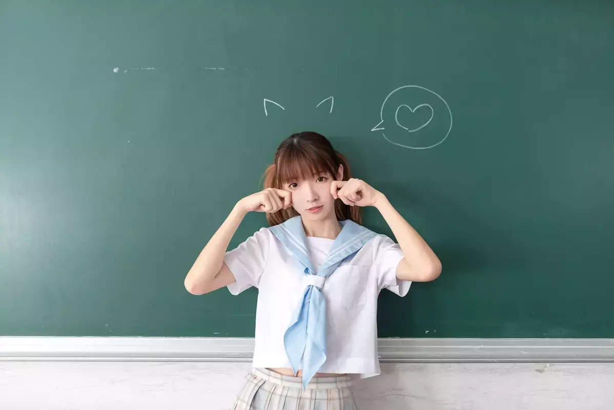 风之领域写真 No.041 在无人的教室里 美女经典黑丝写真套图-丽图社