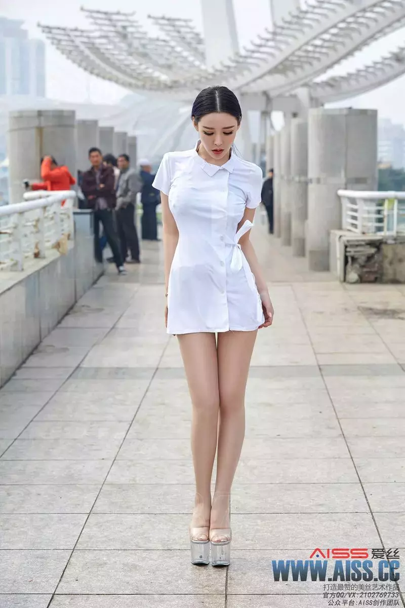 [AISS爱丝]黄金版 NO.095 索菲《穿行》 美女图片高清背景-丽图社