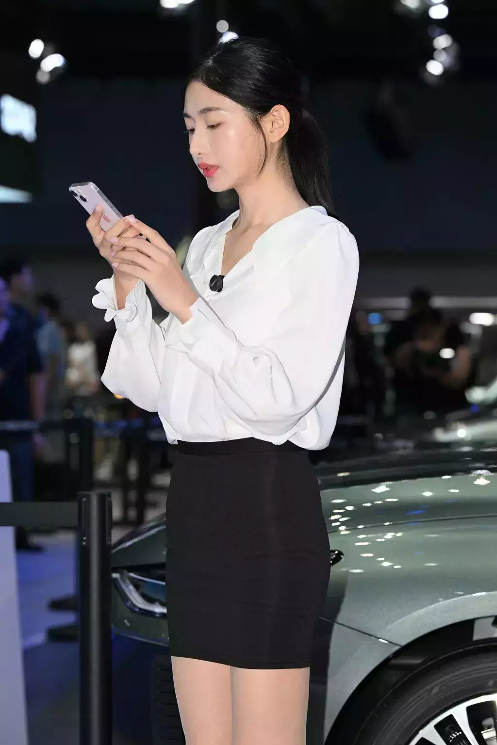 精选街拍作品 NO.2542 肉丝黑裙销售 美女街拍写真合集-丽图社