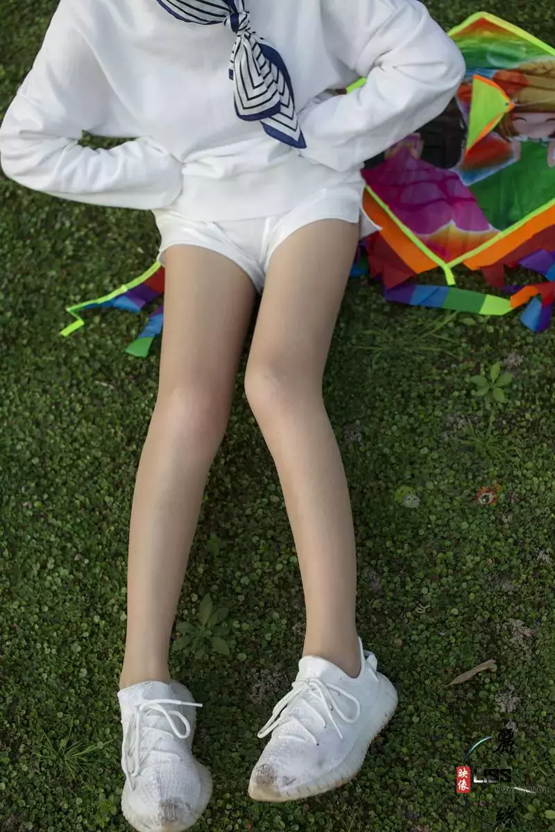 [LISS丽丝] NO.059 每足芬达 惊艳好看的高清美女壁纸-丽图社