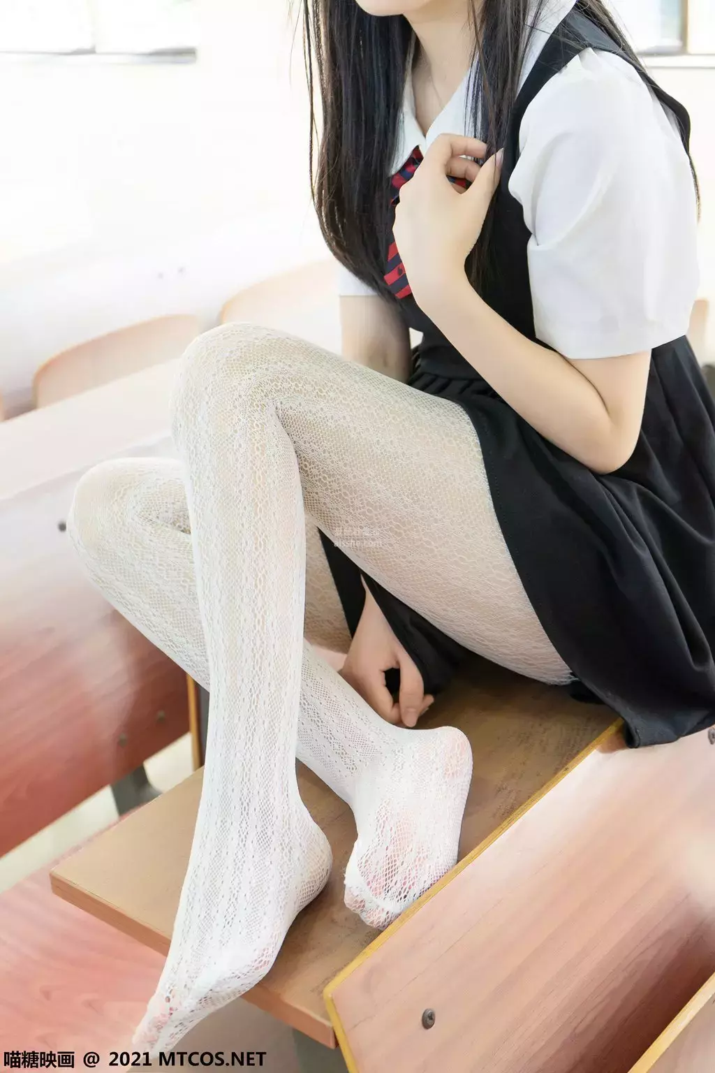 喵糖映画少女VOL.413 教室XUE妹 美女图片高清背景-丽图社