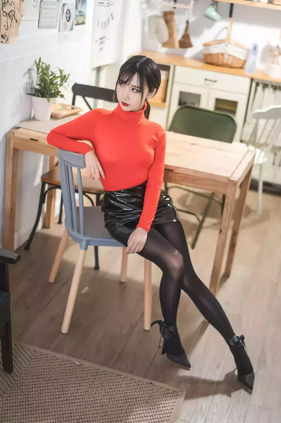 No.149 – 皮裤连体红毛衣 [20P] 高颜值好身材美女壁纸高清好看-丽图社