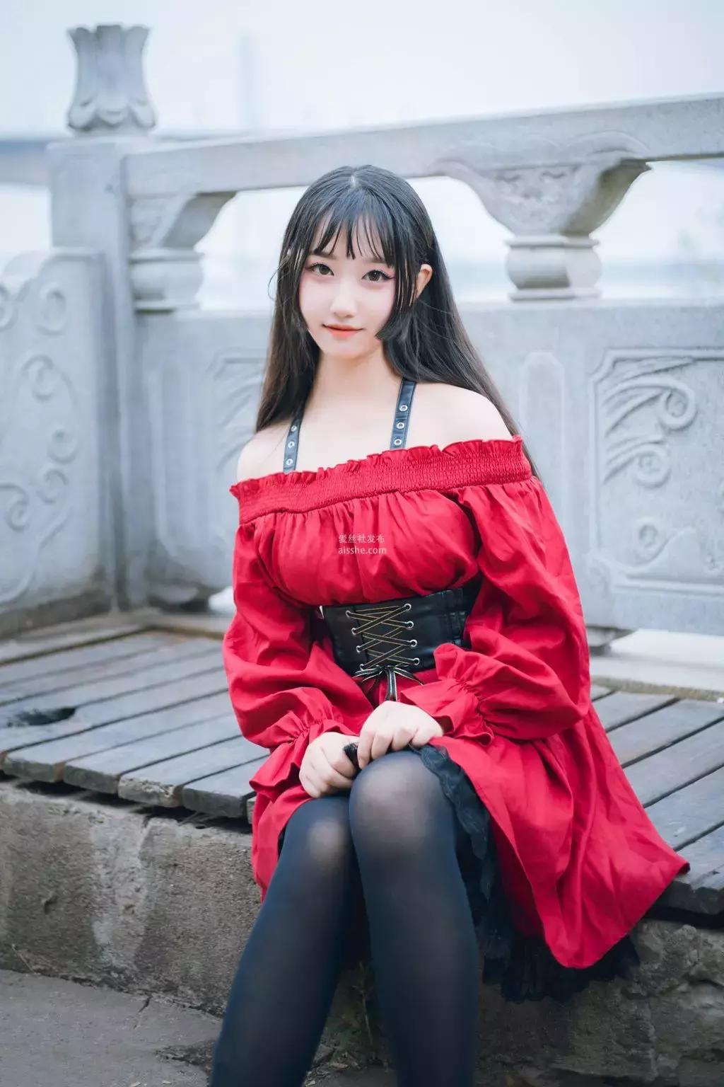 喵糖映画少女VOL.453 红与黑 容貌精致 大长腿撩人-丽图社