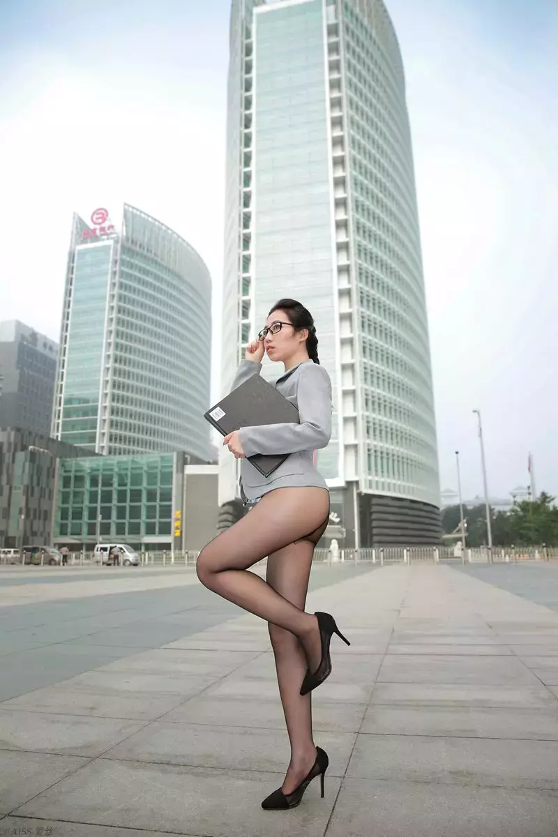 [AISS爱丝]写真 NO.026 美丝职员 气质美女写真图片-丽图社