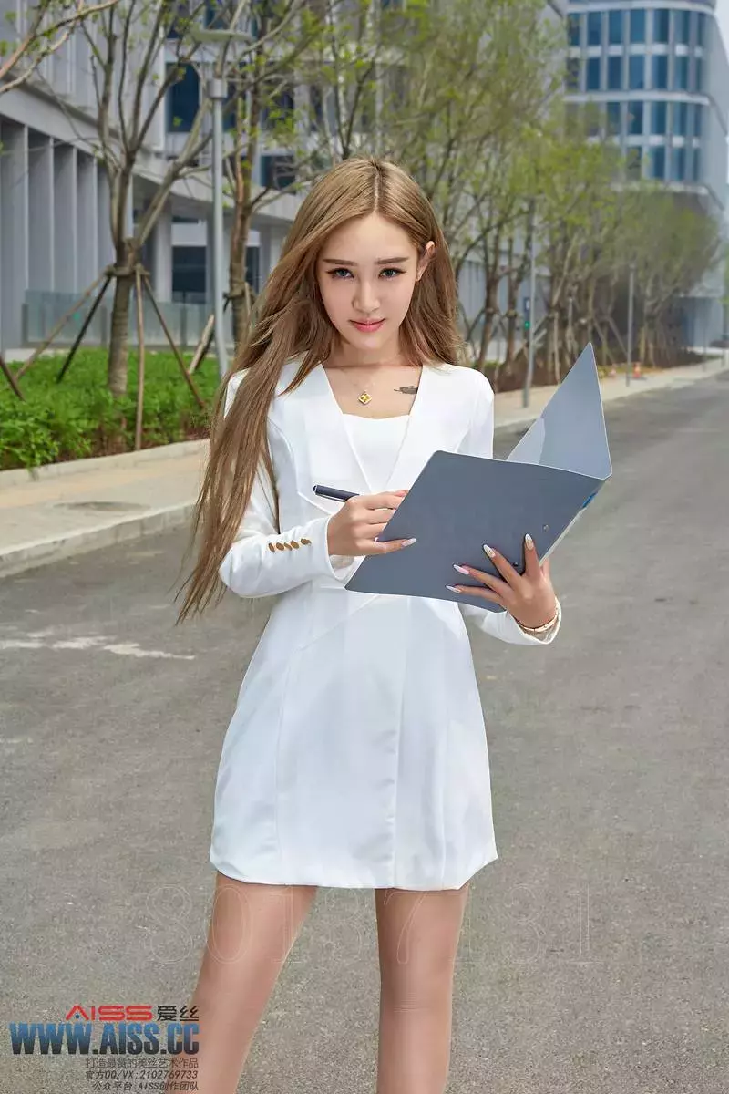 [AISS爱丝]黄金版 NO.094《街头小秘书-下》 高清性感美女图片-丽图社
