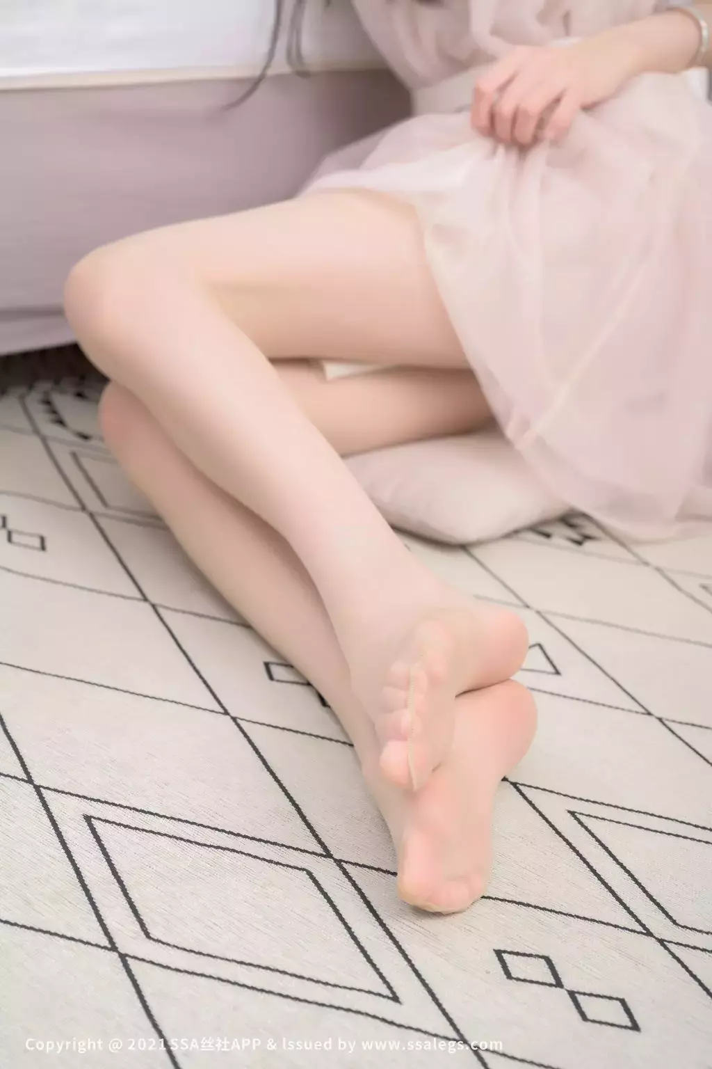 [SSA丝社] 超清版 NO.765 团团 肉色油亮开裆丝袜（下） 气质美女高清壁纸-丽图社