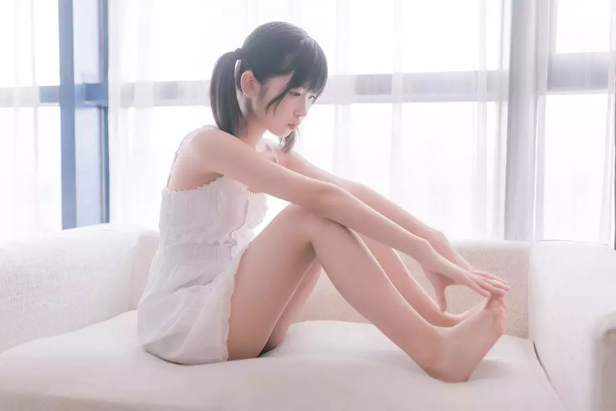 风之领域写真 No.084 白色的睡衣裙 美女写真免费图片-丽图社