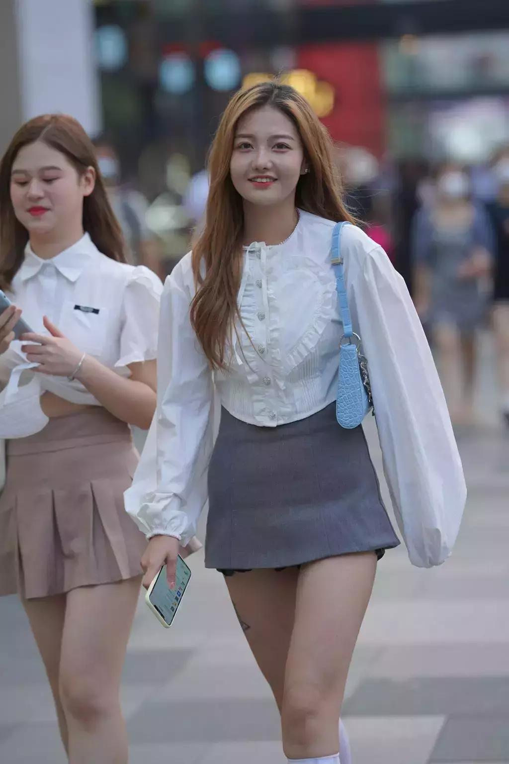 精选街拍作品 NO.2556 两个漂亮的小姐姐 街拍美女三里屯最火-丽图社