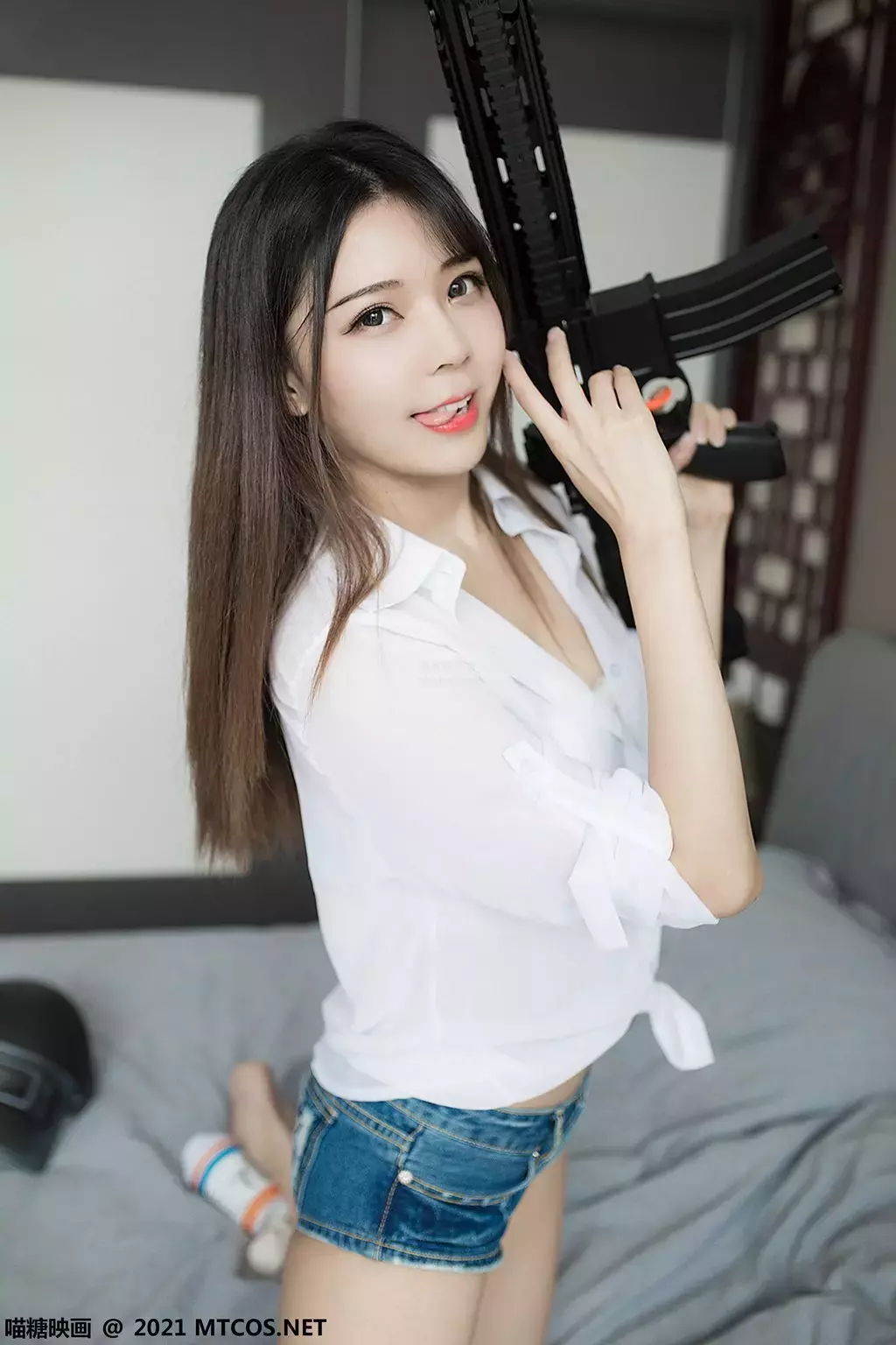 喵糖映画少女VOL.421 吃鸡少女 身材超级性感的美女手机壁纸-丽图社