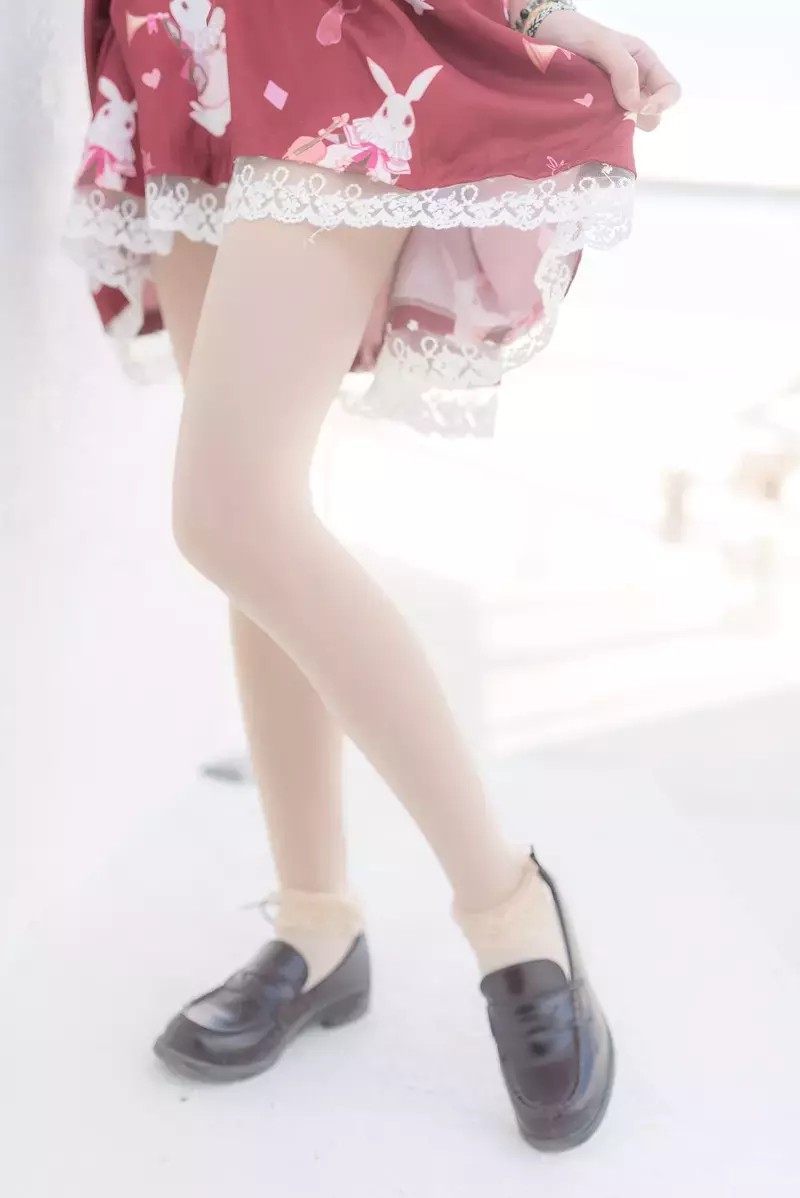 风之领域写真 No.154 街道上的红裙女孩 气质优雅美女模特艺术摄影图片-丽图社