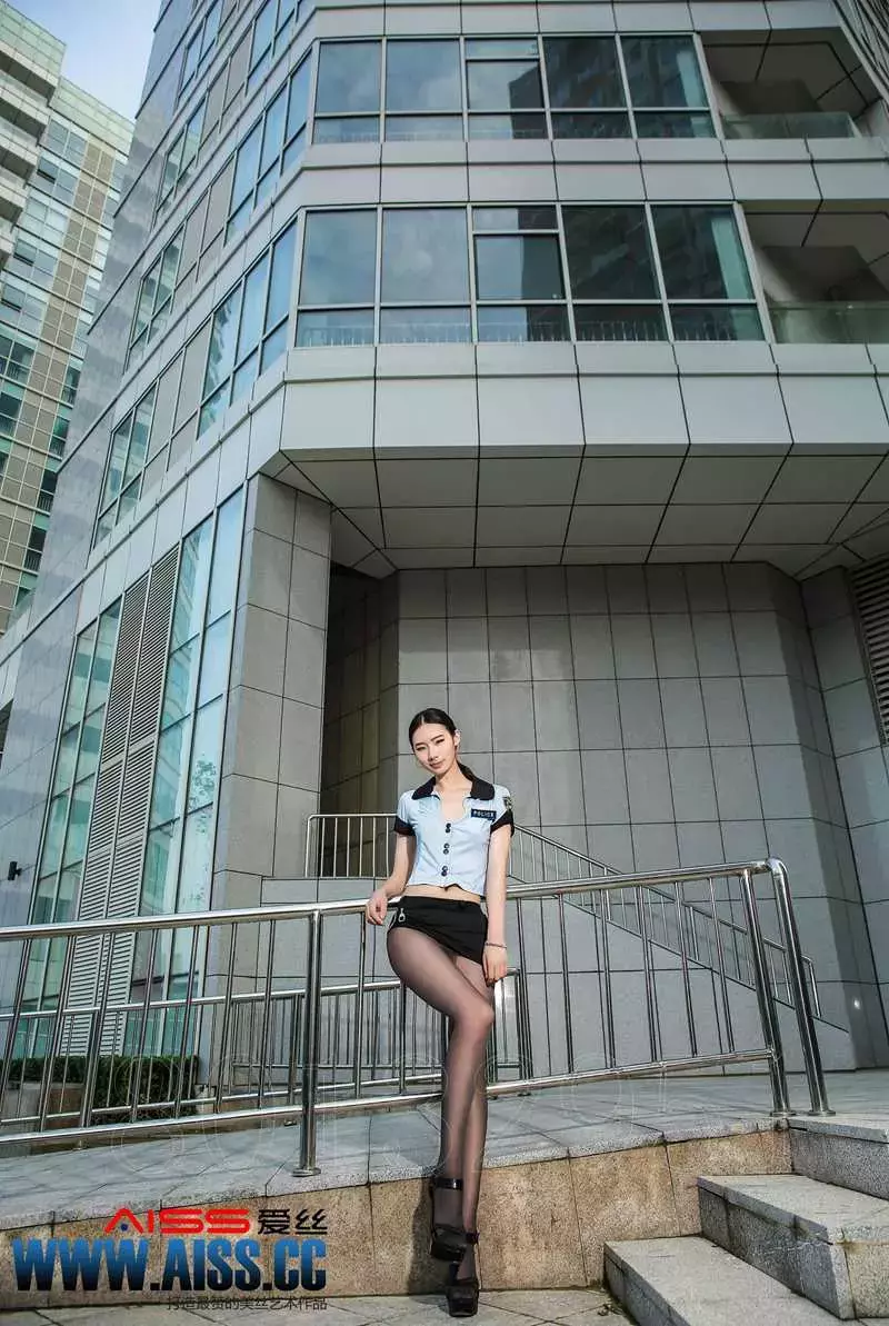 [AISS爱丝]写真 NO.062 长腿女警 高清美女写真壁纸-丽图社