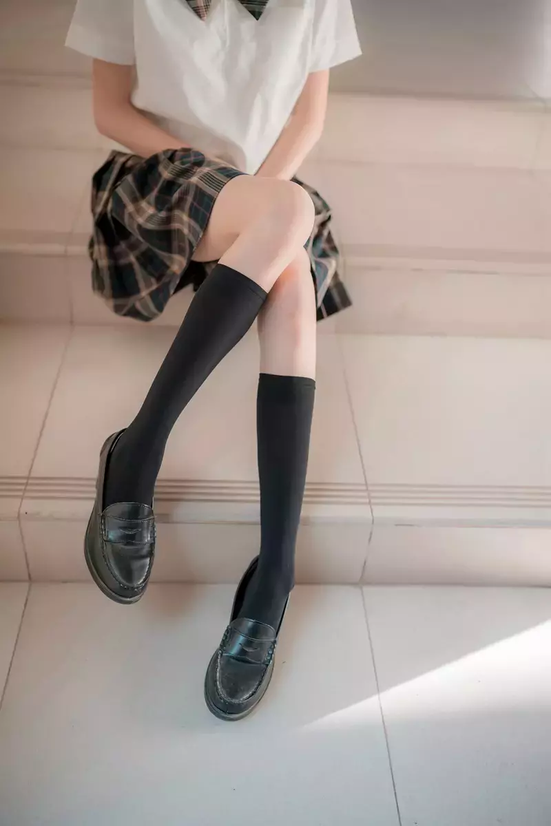 风之领域写真 No.075 JK黑丝长筒袜 街拍包臀裙穿搭-丽图社
