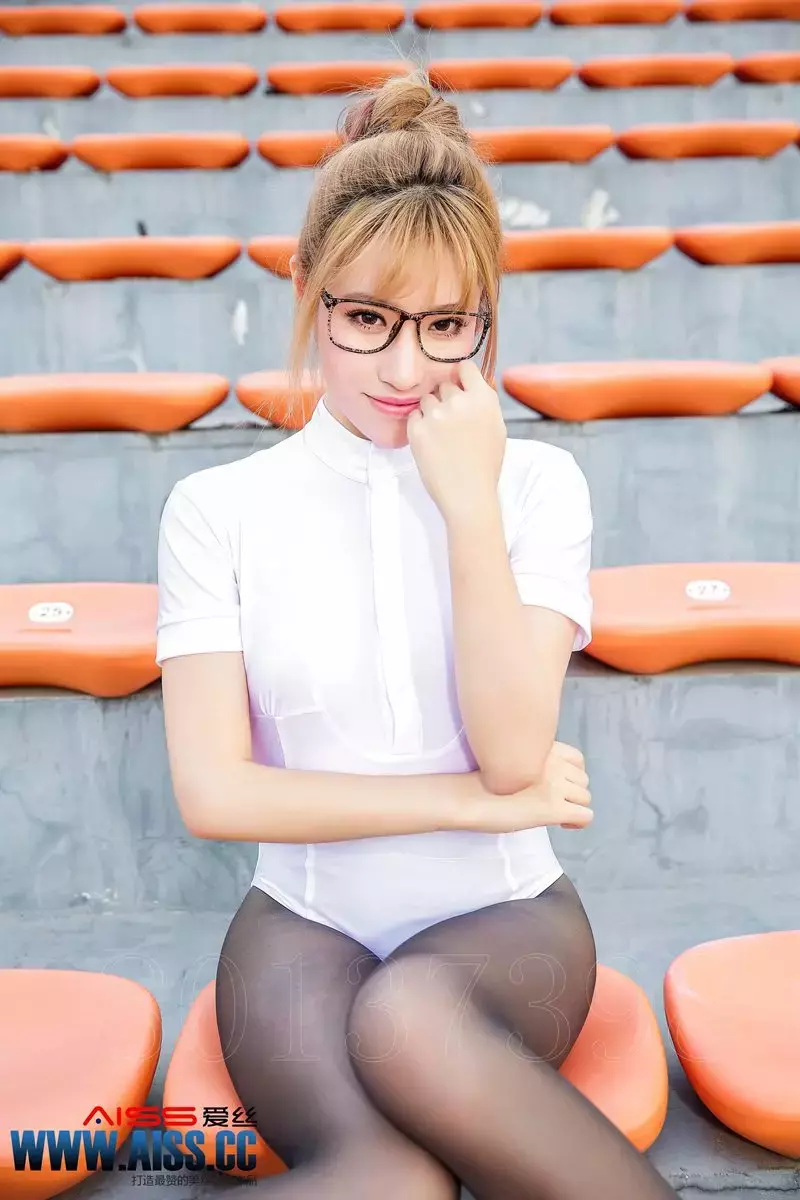 [AISS爱丝]写真 NO.065 操场上的直穿少女 又纯又欲心动型小姐姐-丽图社