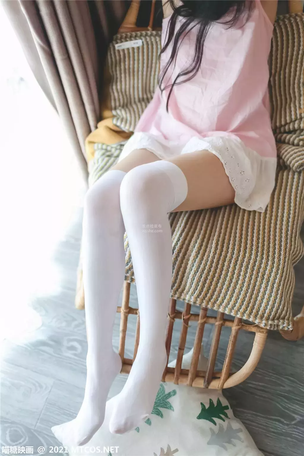 喵糖映画少女VOL.406 粉裙民宿 清新美女壁纸头像图片-丽图社