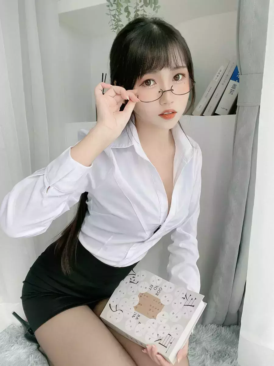 No.075 – 黑丝包臀OL [24P 5V] 多样百变女孩的时尚穿搭照片-丽图社