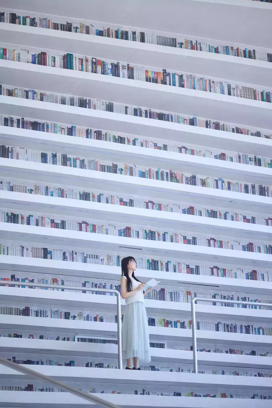 No.126 – 图书馆 [16P] 性感美女写真照素材-丽图社