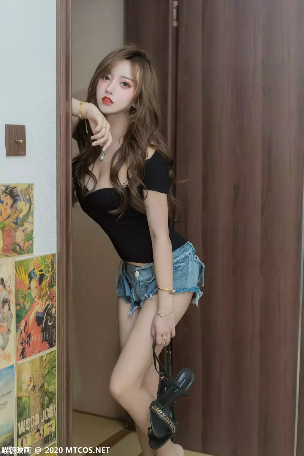 喵糖映画少女写真 VOL.301 宿醉 好身材的女生高清气质壁纸-丽图社