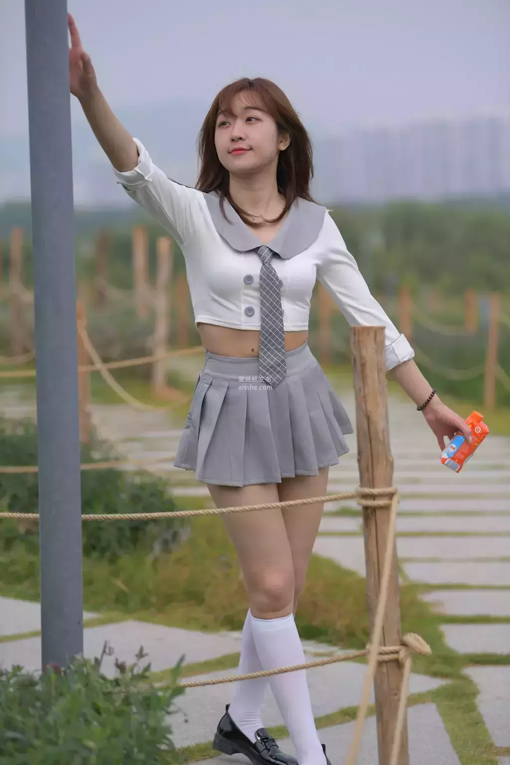 魔镜街拍 NO.095 姓感动人的小百褶裙美女-7 街拍高清写真照片-丽图社