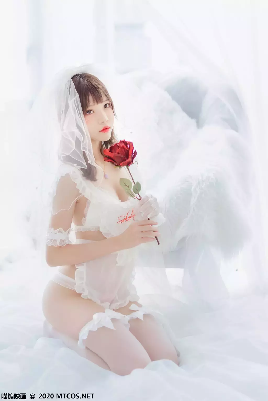 喵糖映画少女写真 VOL.186 轻奢白丝 气质佳长相甜美-丽图社