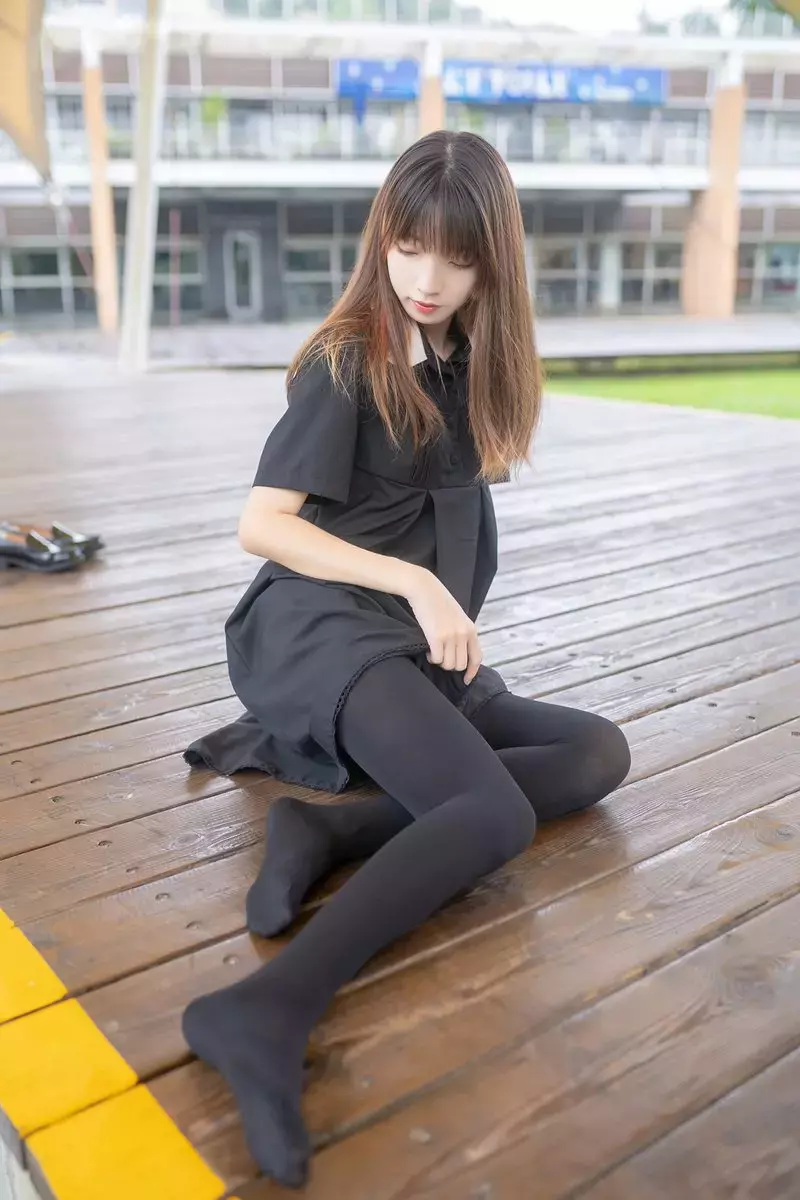 风之领域写真 No.064 户外黑丝长腿 高清美女图片摄影-丽图社